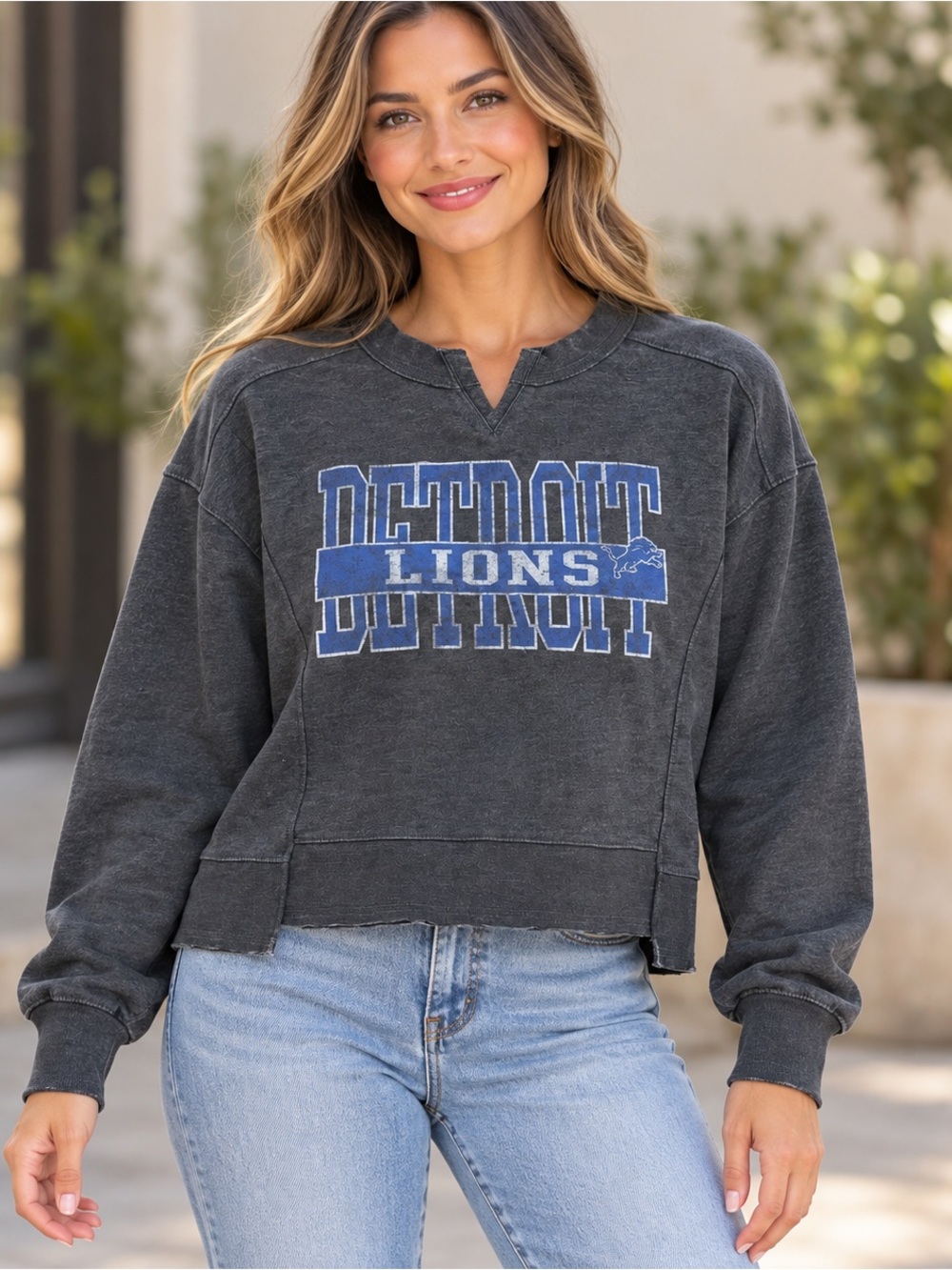 NFL Team Apparel Detroit Lions Cropped Sweatshirt Women’s Medium Charcoal Gray